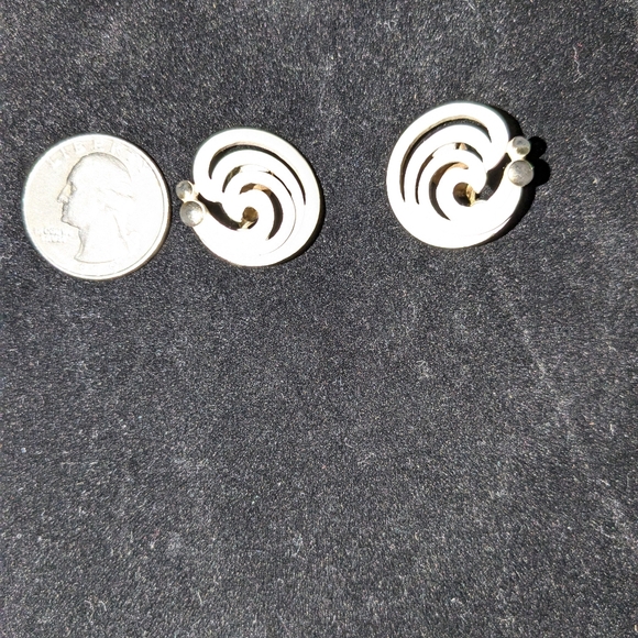 Vintage Monet white enamel clip-on earrings - Picture 2 of 5